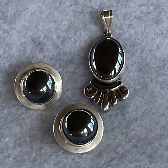 Obsidian Pendant & Earrings - Picture 1 of 7